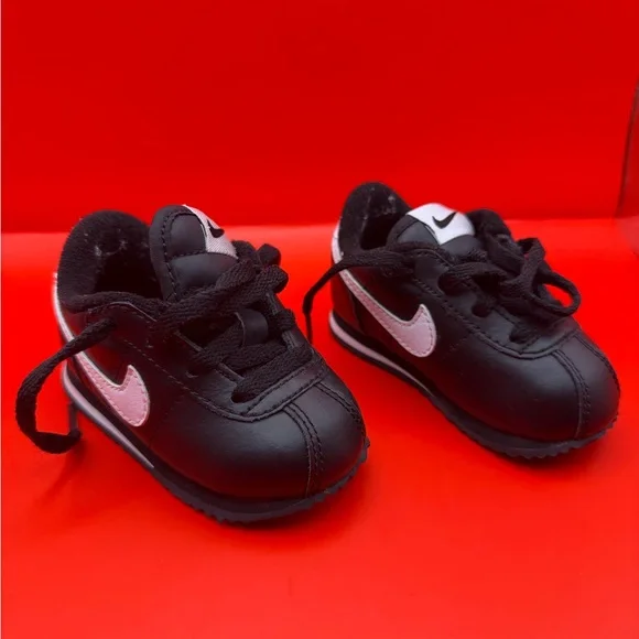 Nike Cortez Toddler Black and White Sneakers size 4C - Picture 2 of 8
